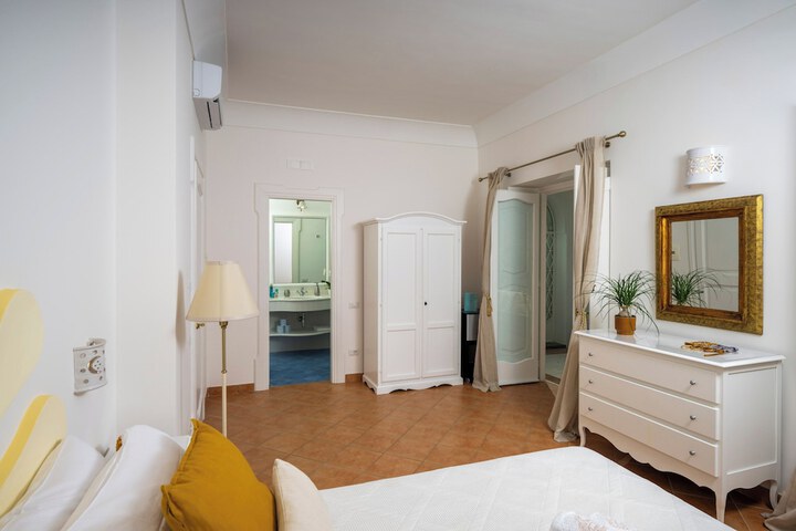 Room 50 of 221