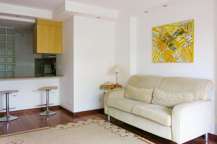 Room 4 of 33