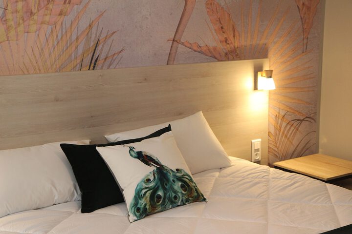 Room 5 of 38