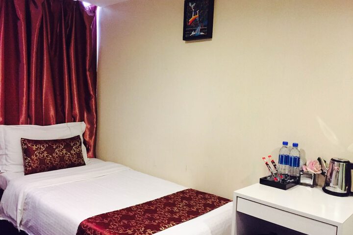 Room 33 of 73