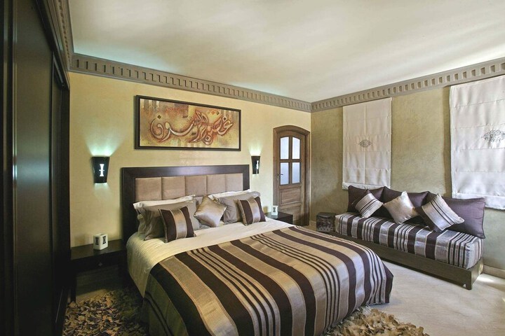Room 12 of 33