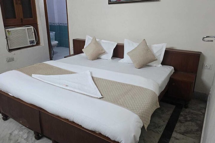 Room 4 of 33