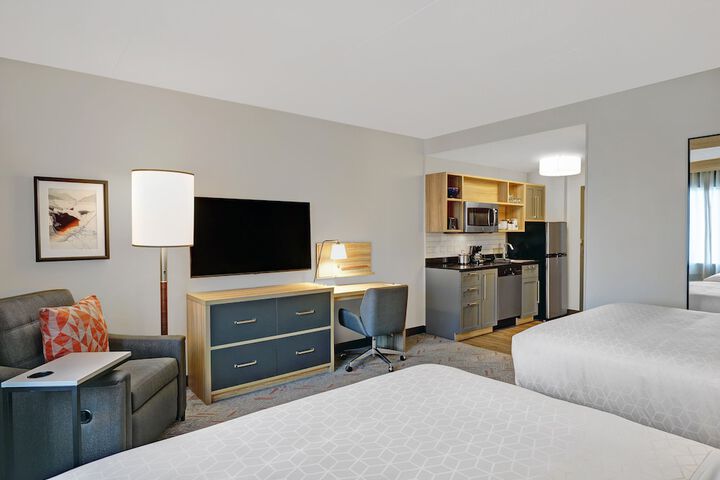 Room 6 of 32