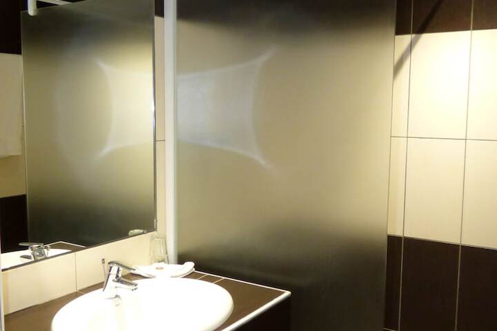 Room 10 of 24