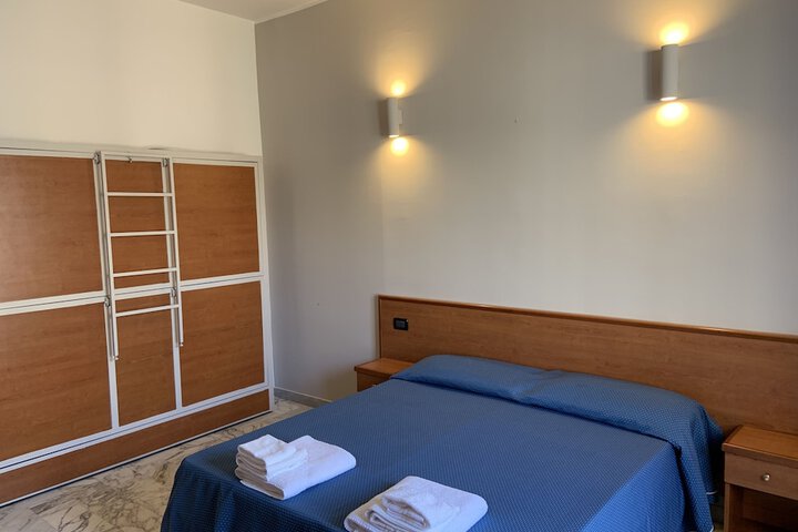 Room 26 of 90