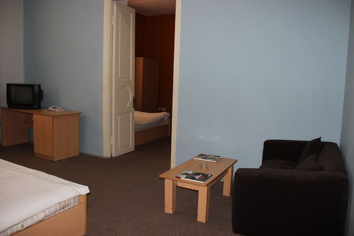 Room 6 of 31