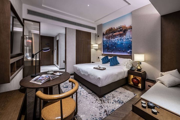 Room 7 of 37