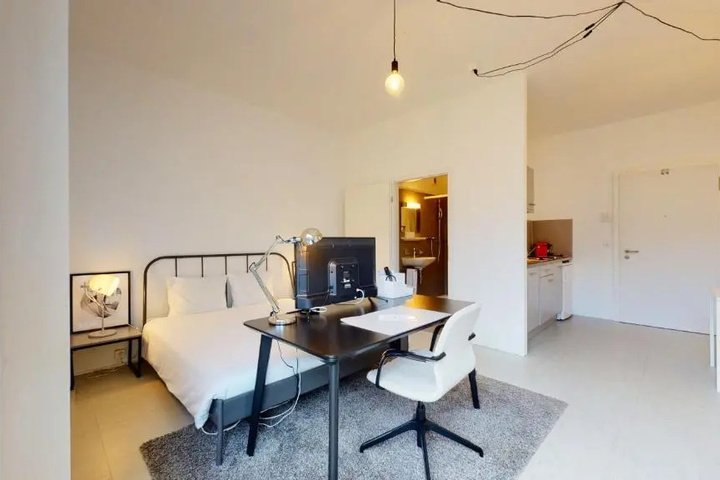 Room 4 of 15