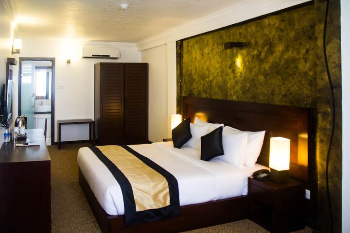 Room 35 of 48