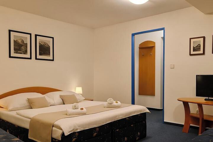 Room 6 of 42