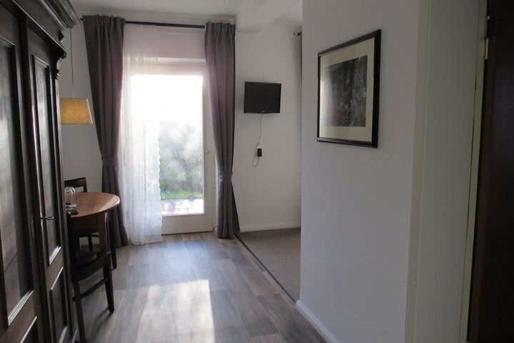 Room 9 of 35
