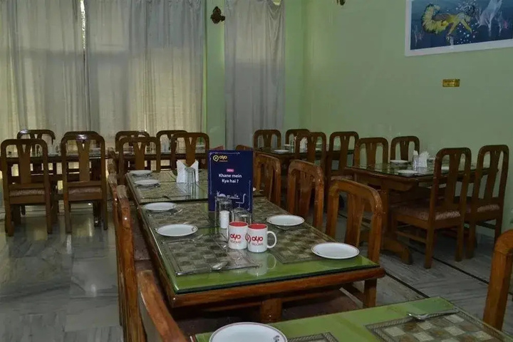 Dining 2 of 3