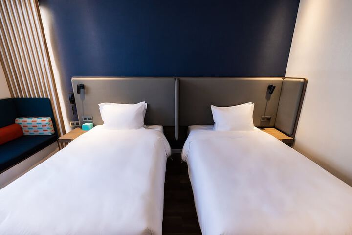 Room 6 of 22
