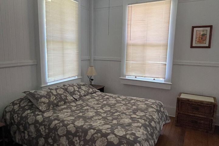 Room 11 of 102