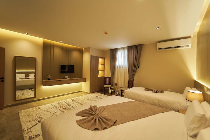 Room 9 of 148