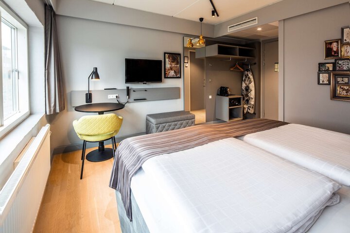 Room 12 of 49