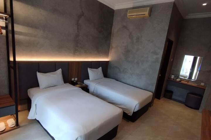 Room 14 of 49