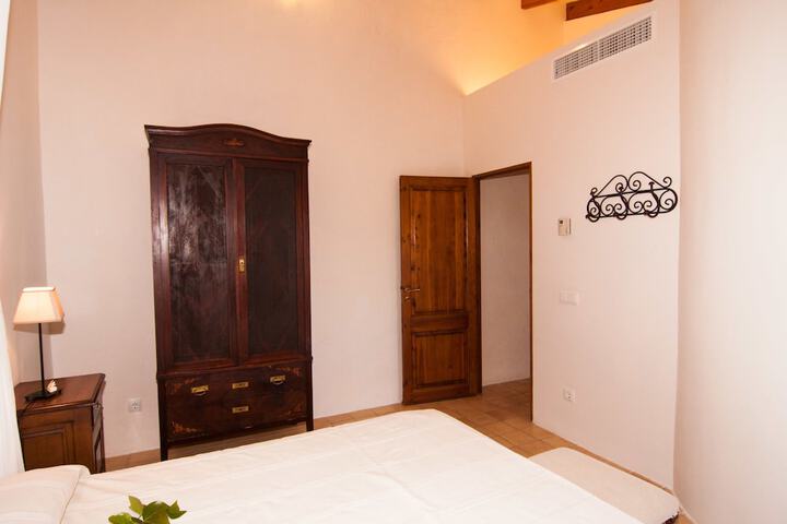 Room 6 of 124