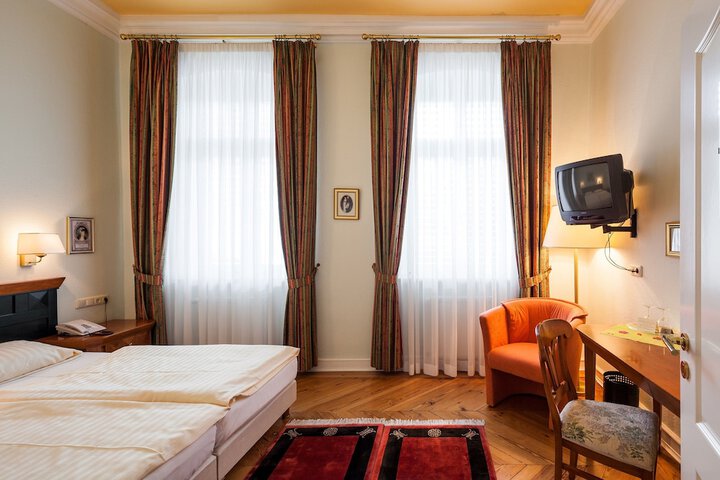 Room 9 of 27