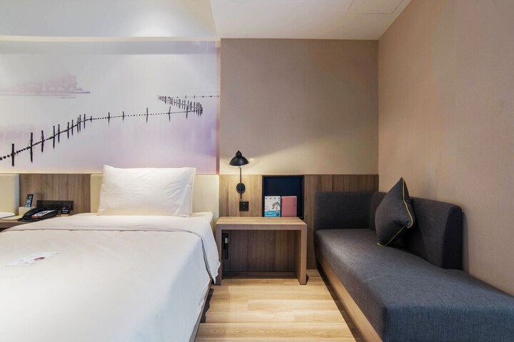 Room 20 of 68