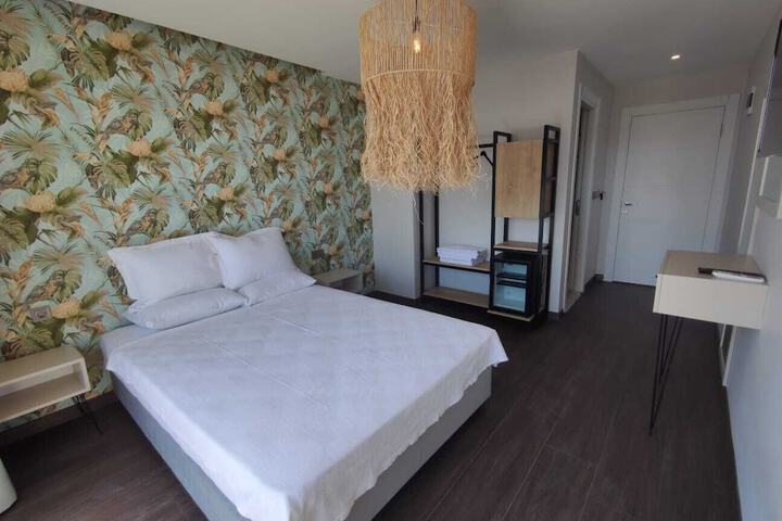 Room 4 of 15