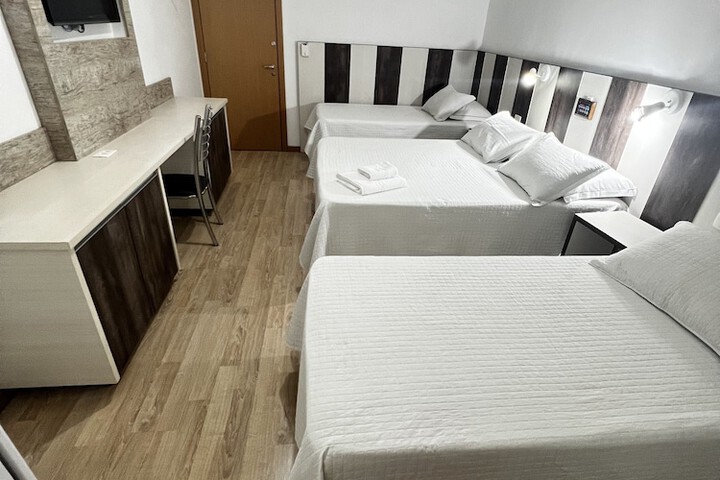 Room 10 of 42