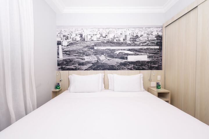Room 34 of 143