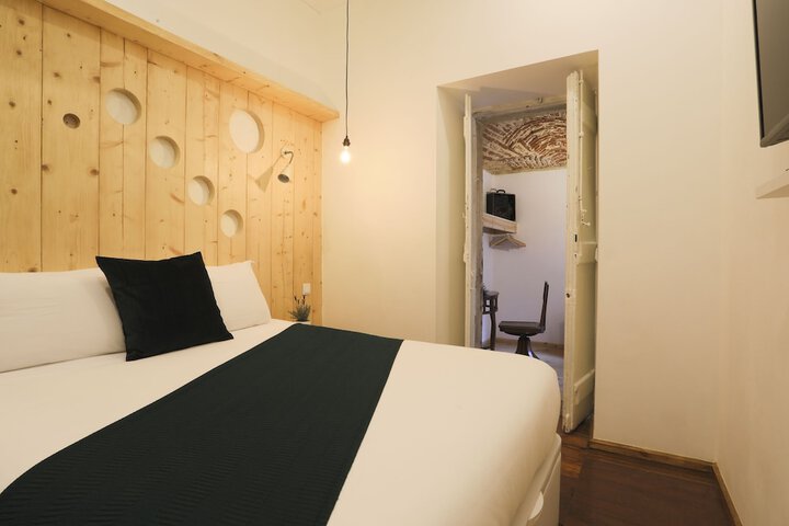 Room 52 of 86