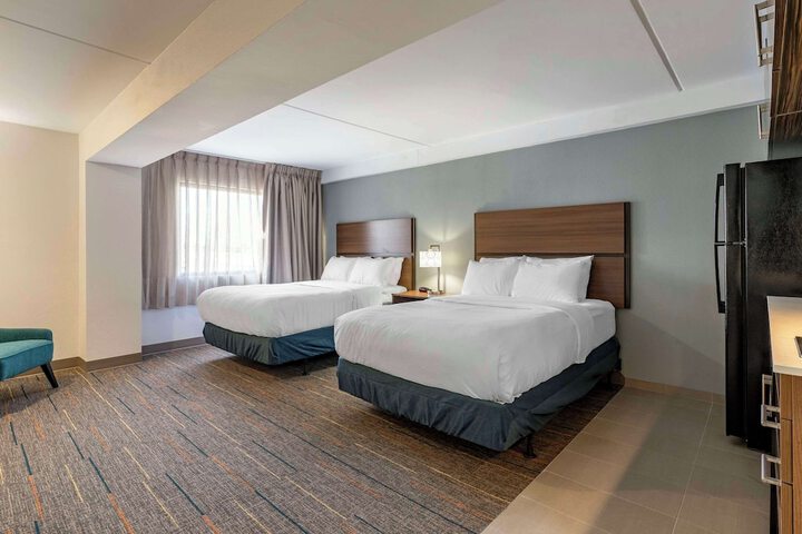 1 King Bed Suite (25 of 26)