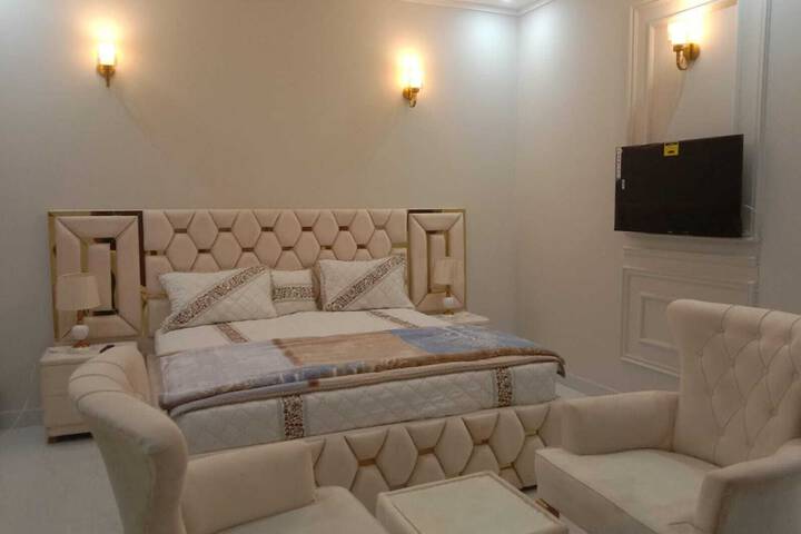 Room 4 of 5