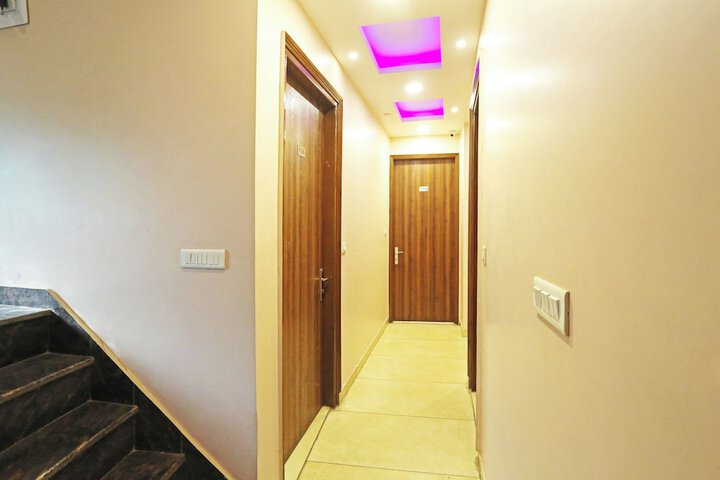 Ballroom/Hall 53 of 63