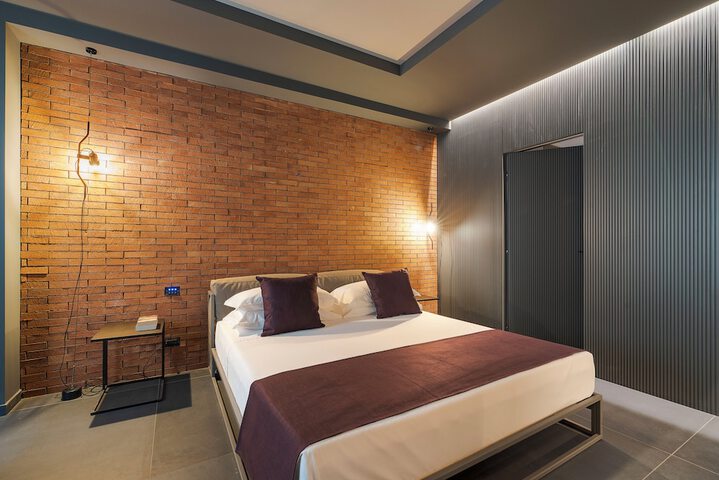 Room 105 of 112