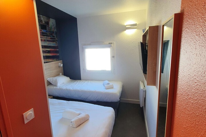 Room 26 of 63