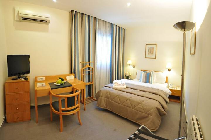Room 15 of 99
