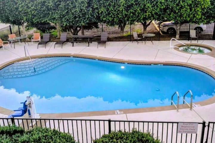 Pool Hotel