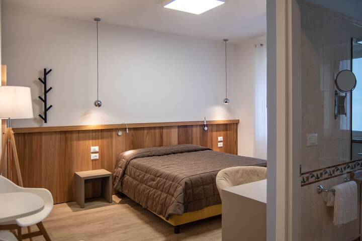 Room 36 of 102