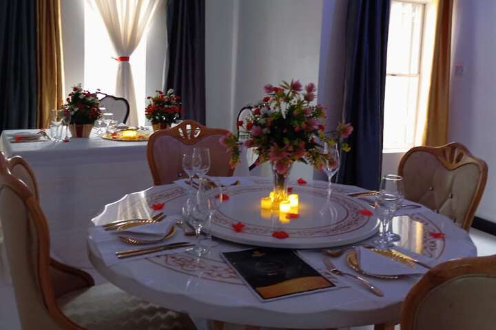 Dining 32 of 45