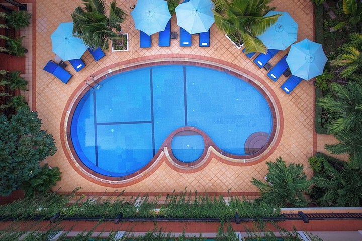 Hotel with Pool