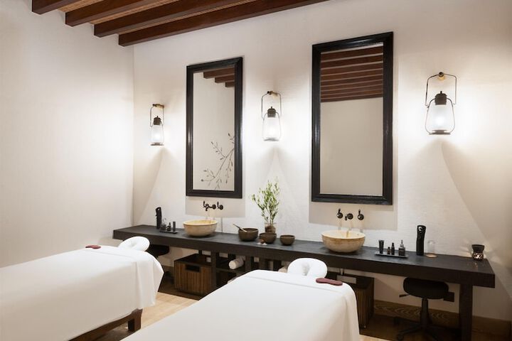 Spa 145 of 318