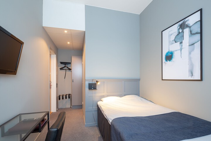 Room 18 of 28