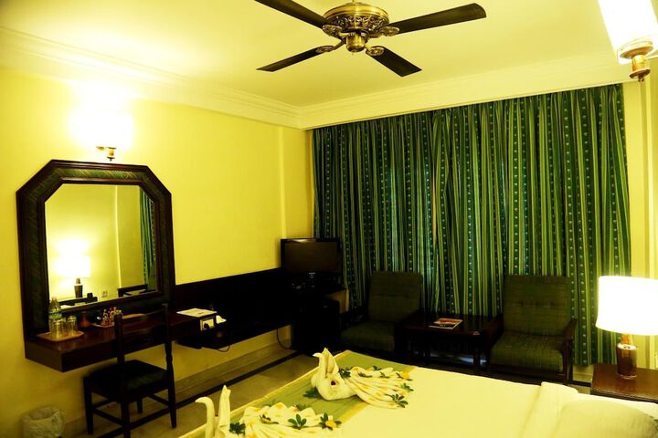 Room 10 of 42