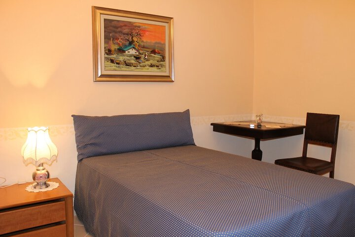 Room 17 of 38