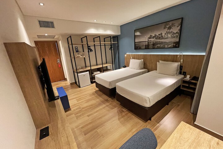 Room 13 of 64
