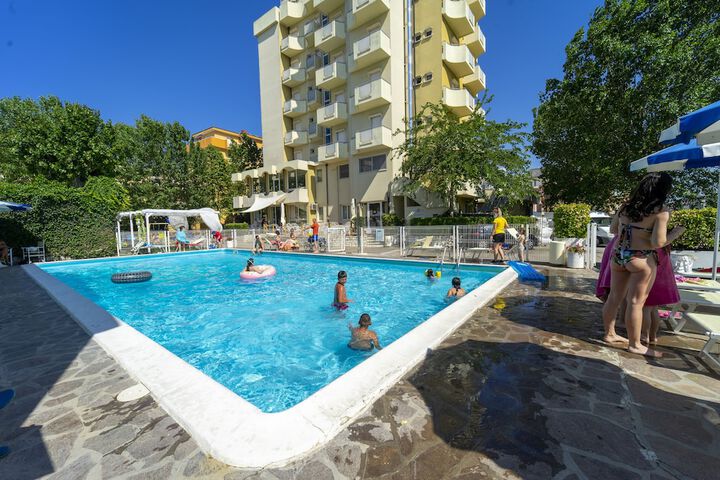 Pool 32 of 48