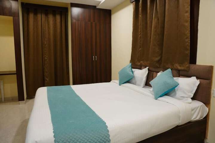 Room 6 of 16