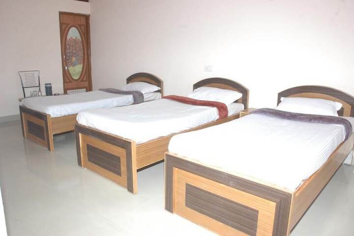 Room 11 of 38