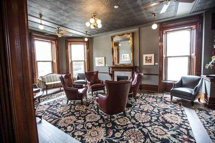 Lounge 55 of 75