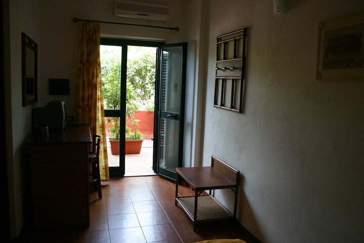Room 15 of 199