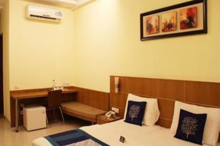 Room 9 of 31
