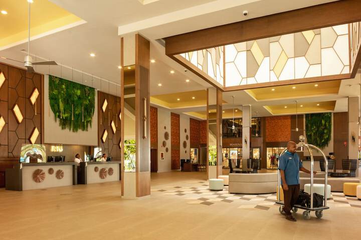 Entrance & Lobby
